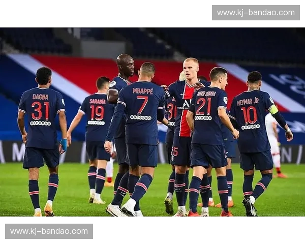 进球狂飙与青春风暴：当红白摩纳哥撞上蓝月曼城，那场足球史上的璀璨极光