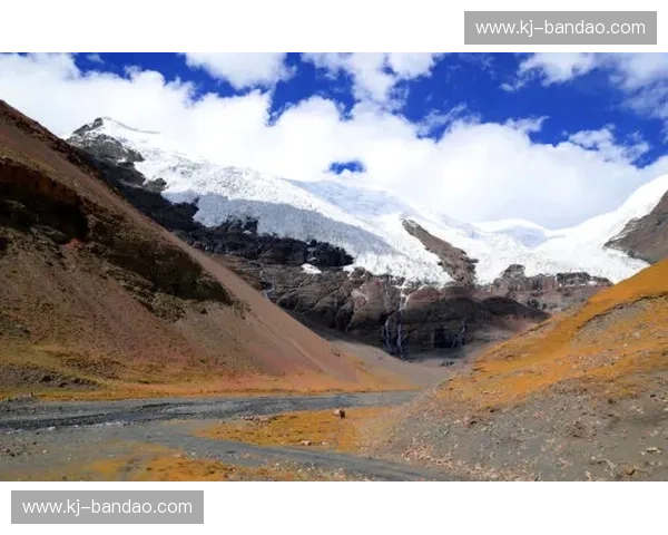 马尔默的蓝色魅影与厄勒布的绿色低语：一场跨越冰川与海洋的浪漫邂逅